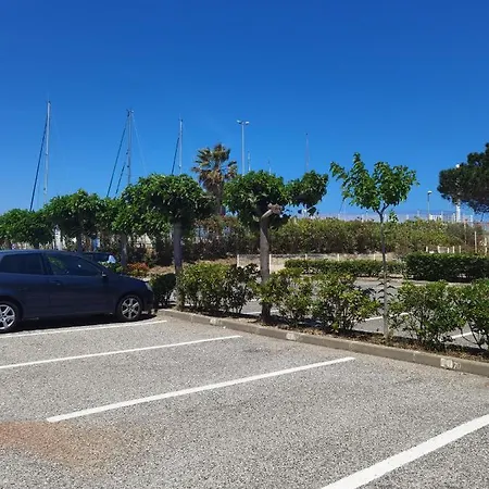 Apartment Grand Studio Avec Piscine, Vue Lagune Et Montagne, Bord De Plage *