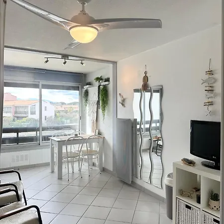 Grand Studio Avec Piscine, Vue Lagune Et Montagne, Bord De Plage *
