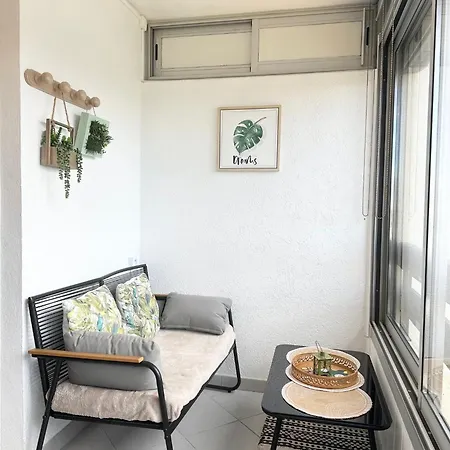 Apartment Grand Studio Avec Piscine, Vue Lagune Et Montagne, Bord De Plage *