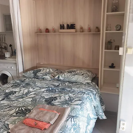 Grand Studio Avec Piscine, Vue Lagune Et Montagne, Bord De Plage Apartment