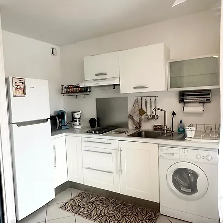 Grand Studio Avec Piscine, Vue Lagune Et Montagne, Bord De Plage Apartment